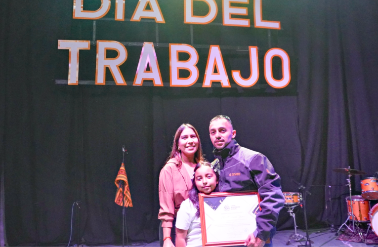 Trabajador de Planta Las Luces recibe reconocimiento en el Día del Trabajador