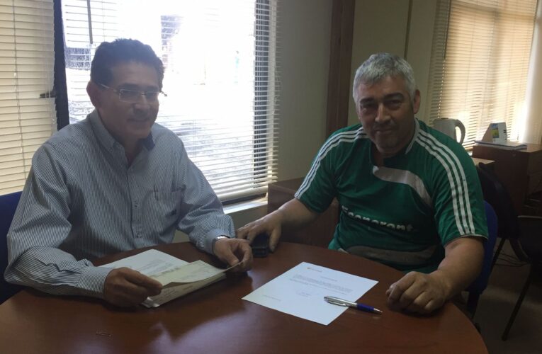 Minera Las Cenizas Dona Trofeos a La Asociación Deportiva De Fútbol De Cabildo