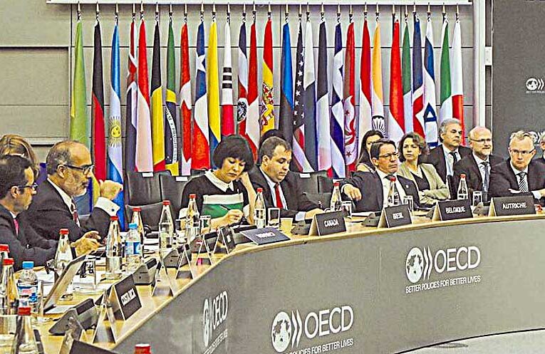 Valdés valora informe OCDE pero desestima alza de impuestos