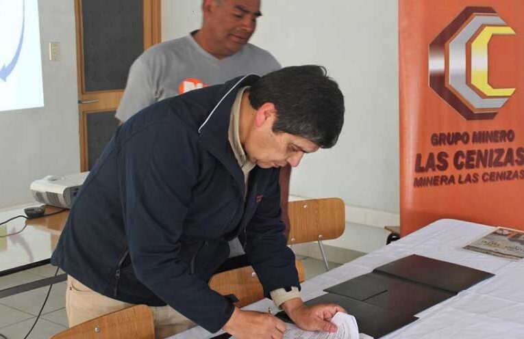Minera Las Cenizas y Sindicato de Buzos Mariscadores de Caleta Cifuncho Firman Acuerdo