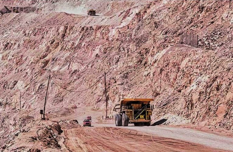 Cobre escala a su valor más alto en tres años ante alza de importaciones desde China