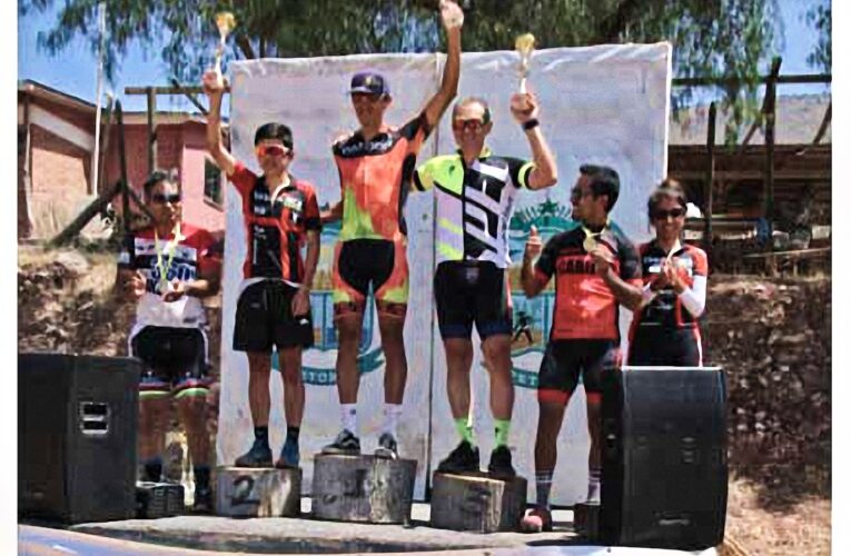Ciclistas de Faena Cabildo logran podio en carrera de Calle Larga