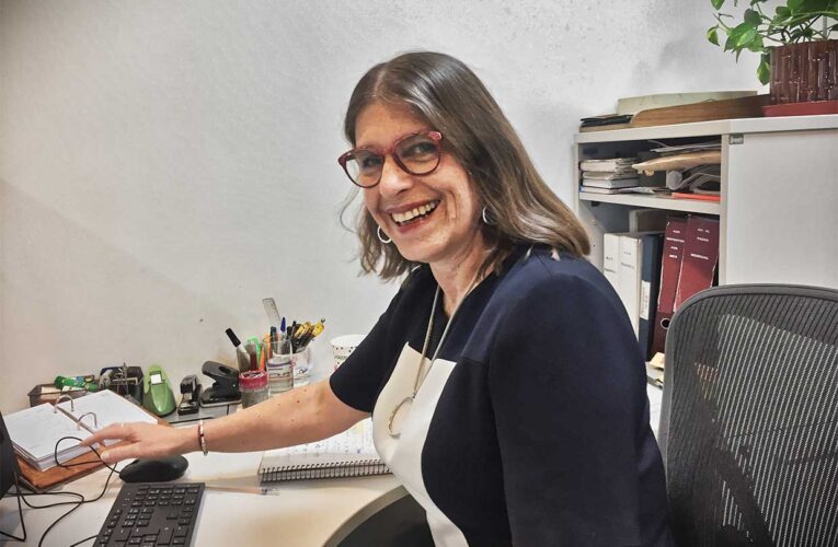 Mónica Strauszer y los Recuerdos de sus Inicios en Cenizas