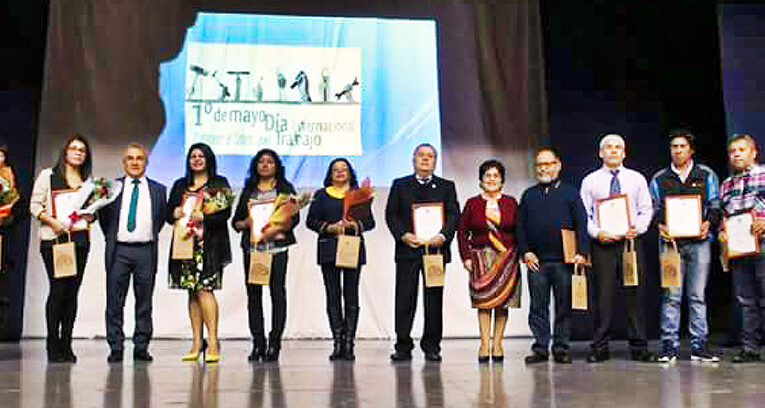 Sindicatos de Faena de Taltal Distinguidos por Municipio en Acto del 1° de Mayo