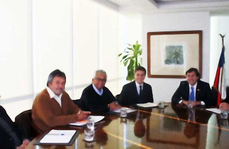 Ministerio establece mesa de trabajo con representantes de la pequeña minería