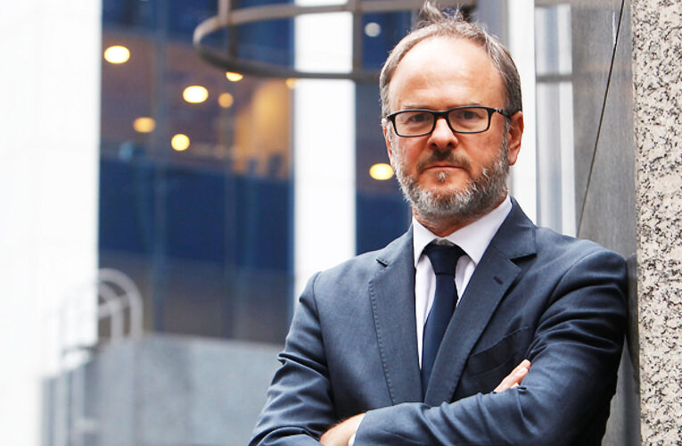 No solo mejores sueldos: chilenos esperan de las empresas más justicia, transparencia y preocupación por sus trabajadores y entorno