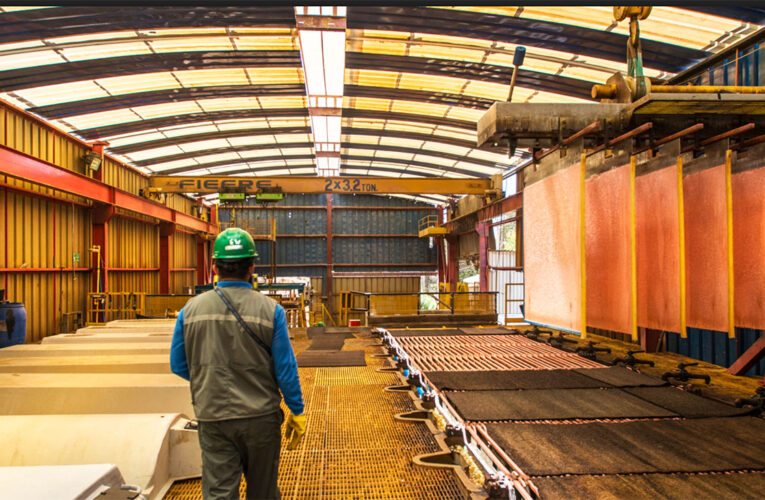 Ministro Prokurica se reúne con trabajadores de minera que busca expandir su operación en Petorca