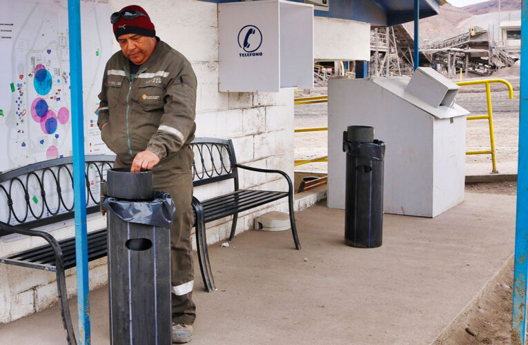 En Taltal, iniciativa Pro Aseo se refuerza con novedosos ceniceros/basureros