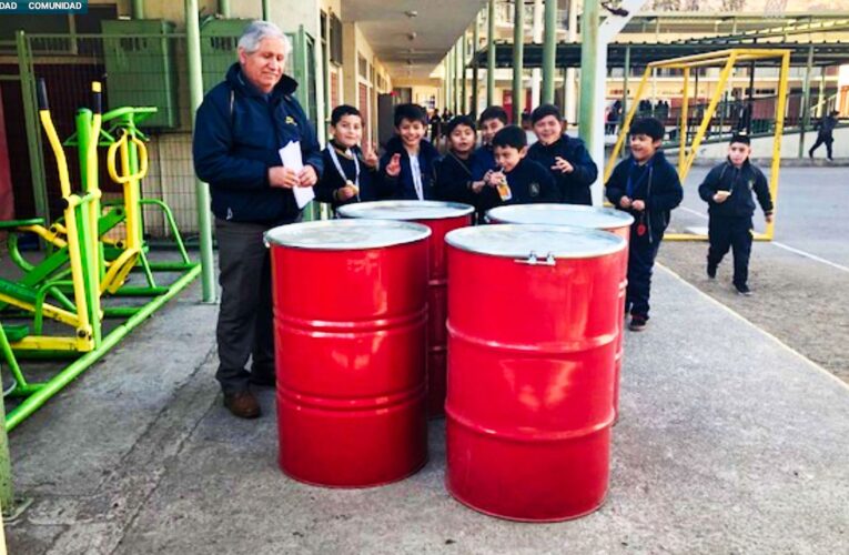 Contribuimos con Nuevos Contenedores de Basura para  el Liceo Bicentenario de Cabildo