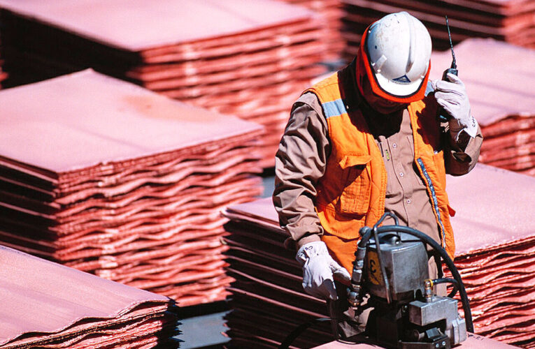 Distensión en disputa entre EE.UU. y China eleva el precio del cobre a su mayor valor en seis semanas