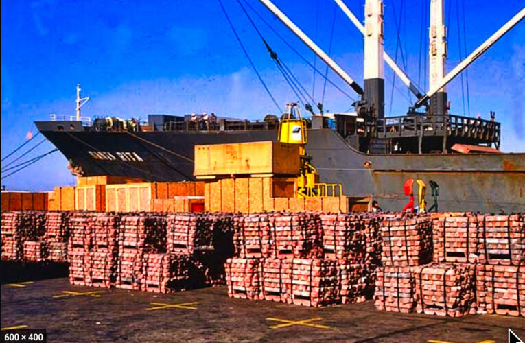 Puertos y mineras paralizan labores en apoyo a demandas sociales