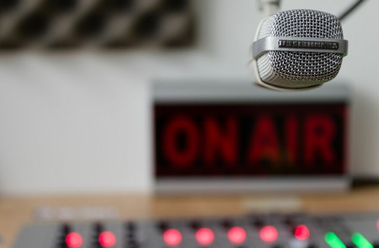 Minera Las Cenizas Difunde Mensajes en HE Radio de Cabildo