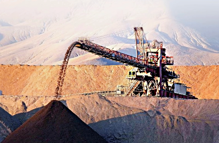 Mineras deben ofrecer propuestas de reconversión laboral o no tendrán «licencia social para innovar»