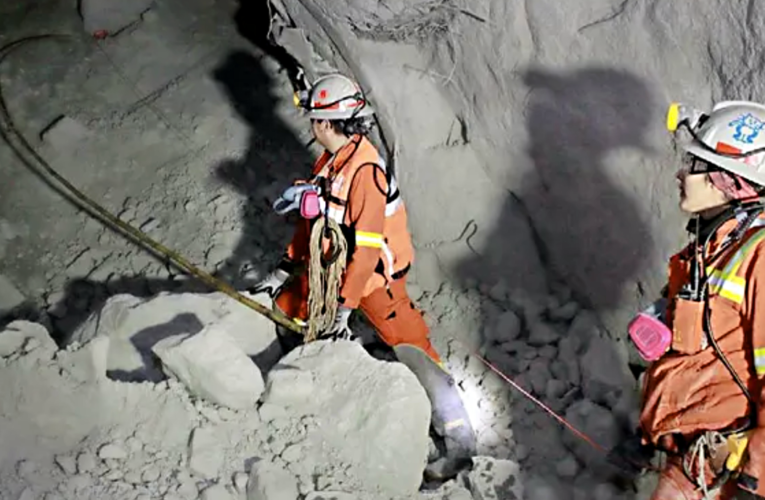 Crisis destruye 50 mil empleos en la minería, pero crece participación de mujeres