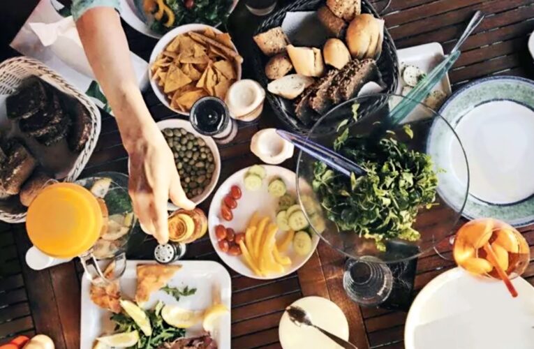 El nuevo protocolo para evitar contagios al reunirse con amigos o familiares en casa