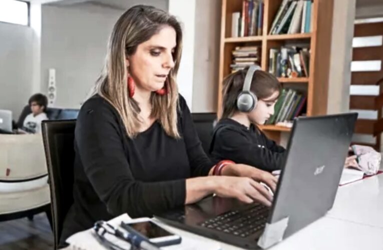 Impacto del teletrabajo en las empresas: 47% de los trabajadores siente que su productividad mejoró, pero solo el 28% de los ejecutivos está de acuerdo