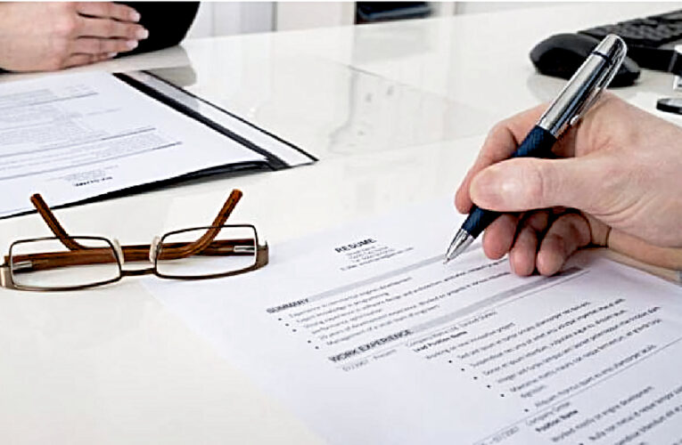 Empresas en Chile se unen a la tendencia de los «currículum ciegos»