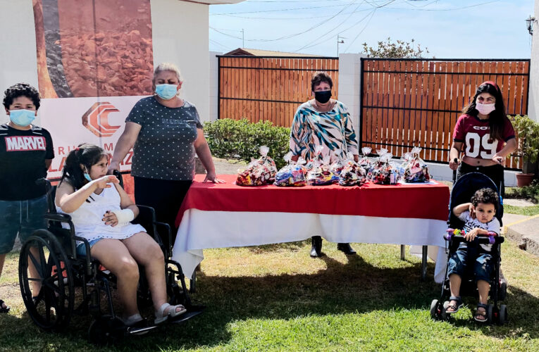 Faena Taltal aporta a la alegría navideña de los niños de la comuna de Taltal