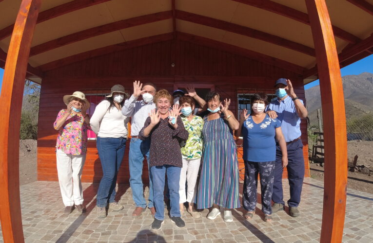 Club del Adulto Mayor Nuevo Horizonte de Paihuén estrena mesas para  sus reuniones   