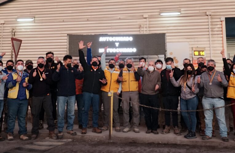 Faena Taltal: Gerencia General entrega condecoraciones a trabajadores y supervisores destacados en conductas preventivas