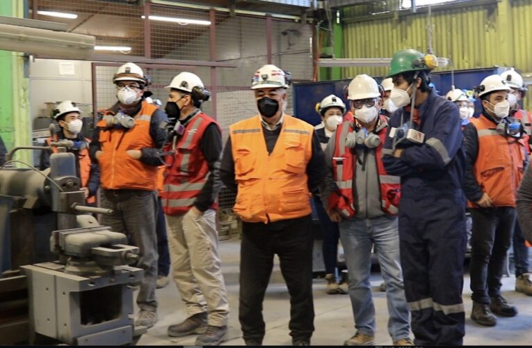 Trabajadores y supervisores destacados en conductas preventivas y sustentables reciben Condecoraciones en Faena Cabildo.