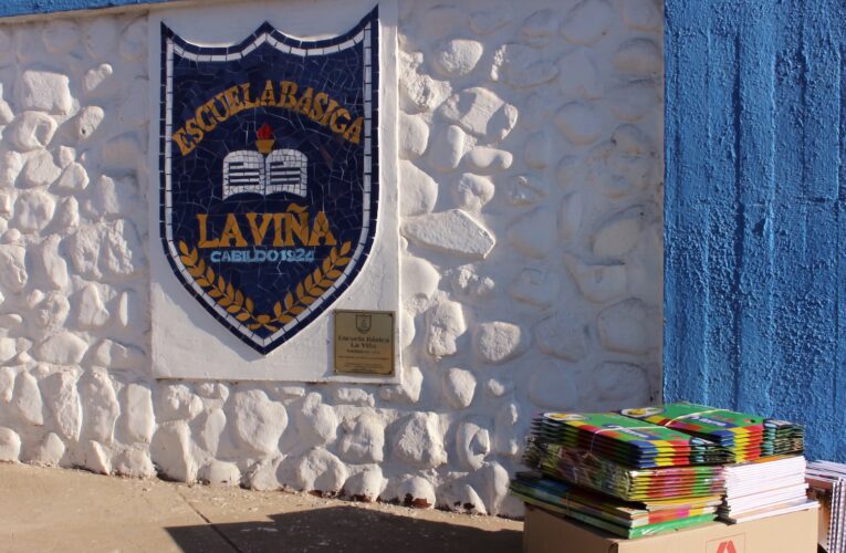 Faena Cabildo entrega útiles escolares a Escuela de La Viña