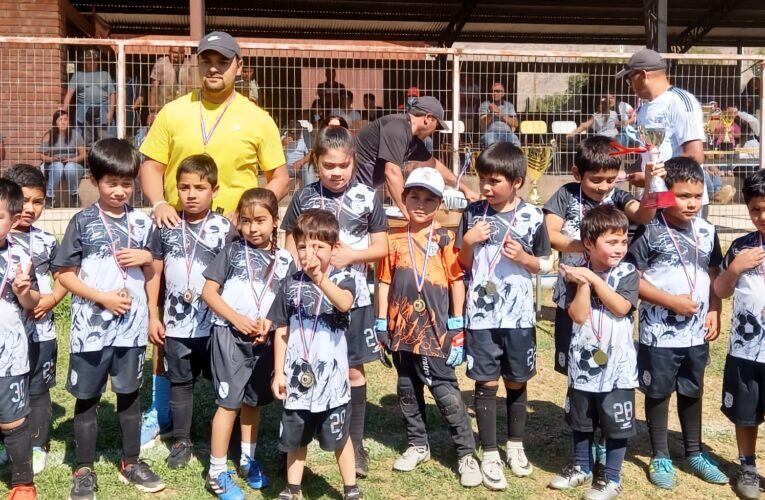 Fondos Concursables permiten financiar ropa deportiva para el  Club Deportivo Unión La Parroquia de San Lorenzo
