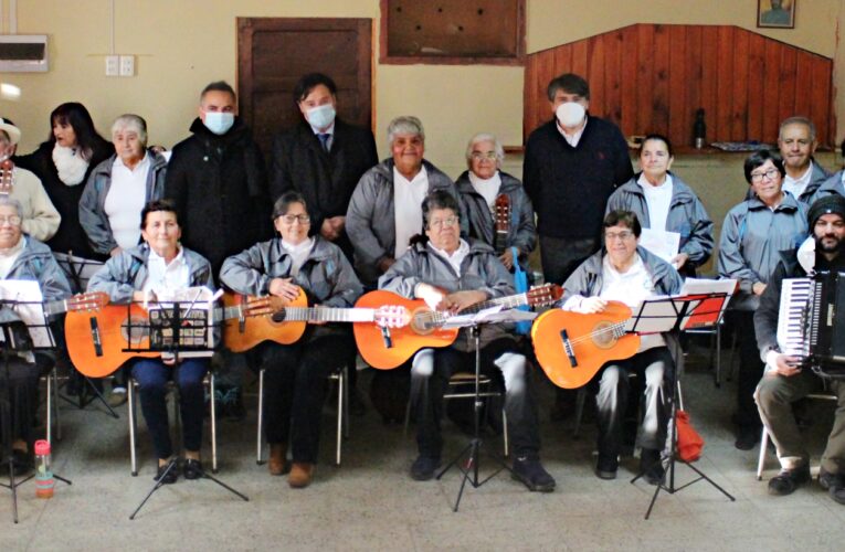 Club Adulto Mayor Nuevo Amanecer invitó al Área de Comunidades a finalización de taller de música
