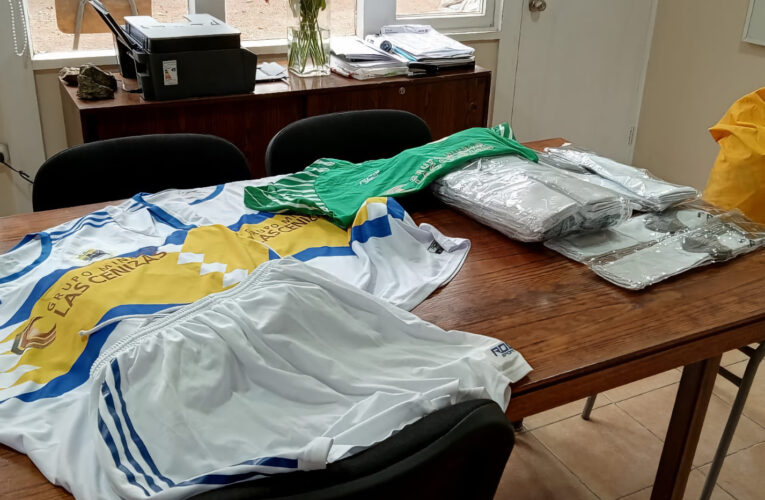 Faena Cabildo entregó indumentaria completa a Club Deportivo Mina Claudia