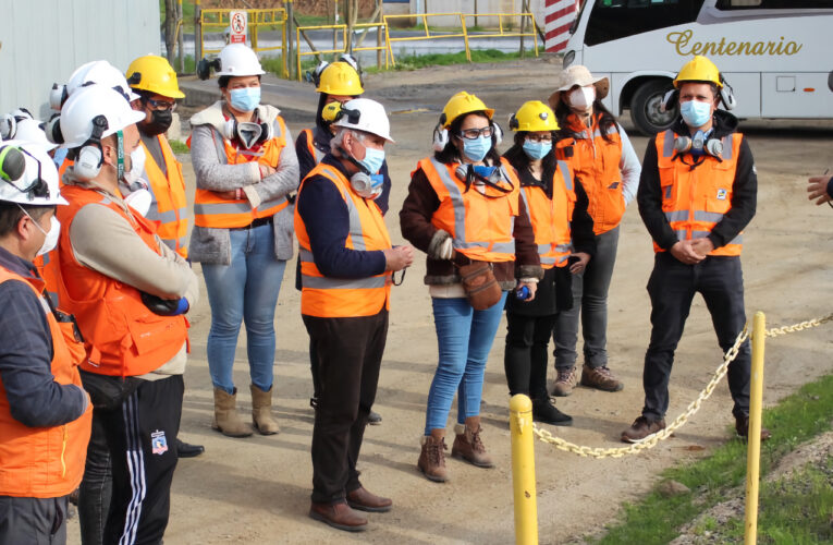 Equipo educativo del Colegio Bicentenario realizó visita a la faena