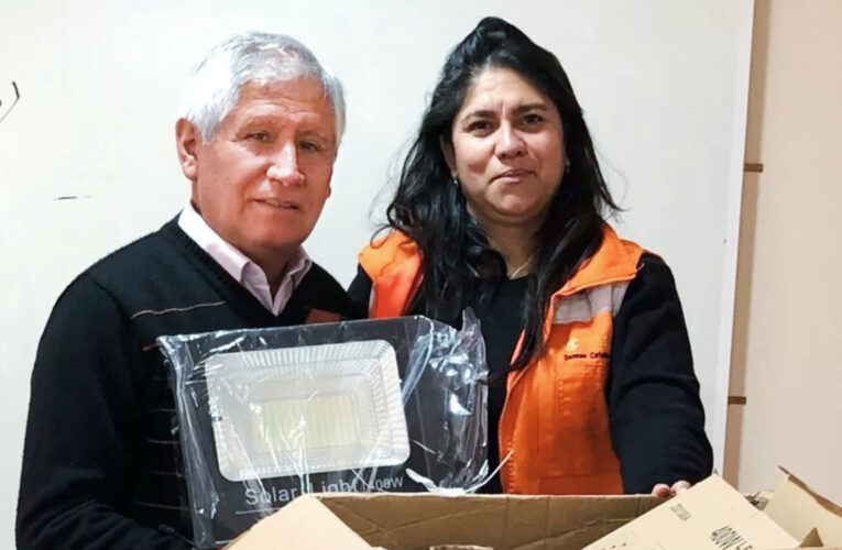 Área de Comunidades entrega luminarias led para fortalecer seguridad en Colegio Bicentenario
