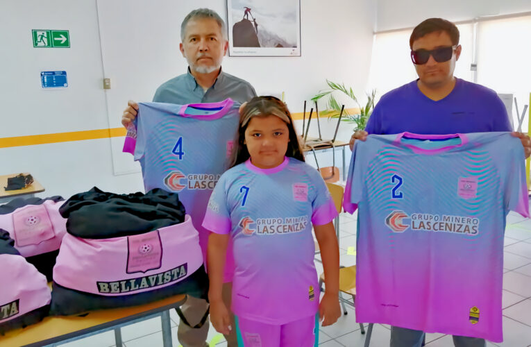 Faena Taltal Entrega Indumentaria Deportiva a Club de Fútbol Local