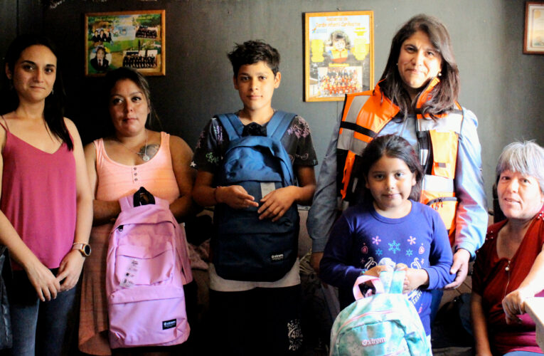 Faena Cabildo y DIDECO municipal entregaron útiles escolares a estudiantes