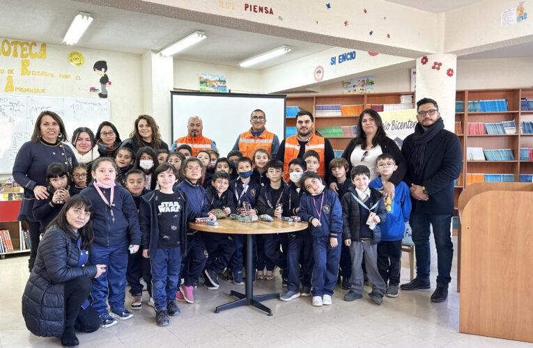 Profesionales de la Faena acercan la minería a niños de Cabildo