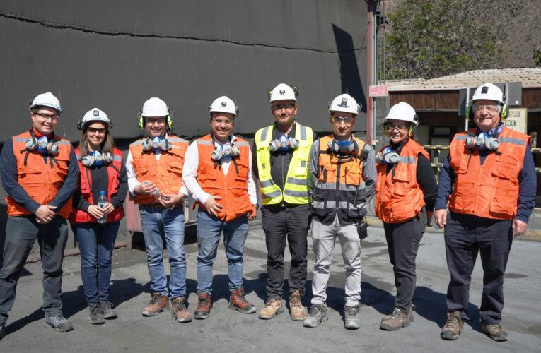Universidad de Viña del Mar y empresa AZA realizan visita a Faena Cabildo