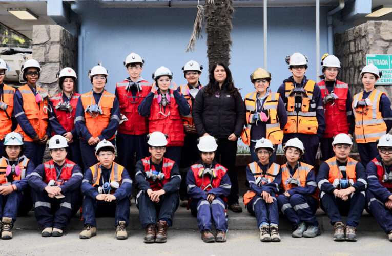 Estudiantes de Liceo Bicentenario Técnico Profesional de Minería inician pasantía en Cabildo