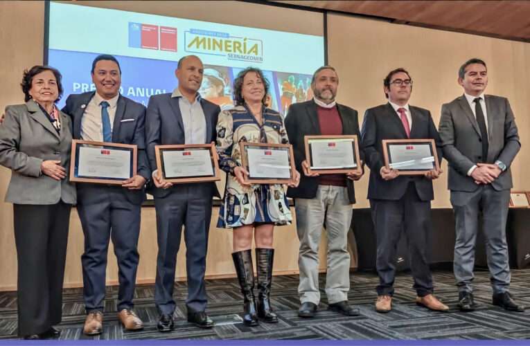 Jefe de Prevención de Riesgos Cabildo recibe Premio Anual Sernageomin por su aporte a la seguridad minera nacional