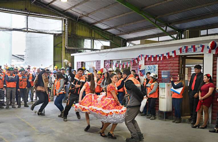 Fiestas Patrias en Minera Las Cenizas Cabildo