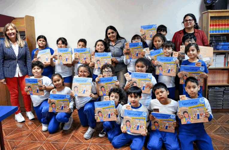 Distrito Taltal distribuye libro “Esperanza” que rememora la hazaña de los 33 en Mina San José