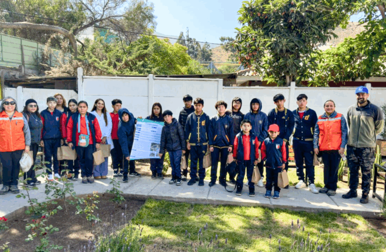 Aula viva en Cabildo: estudiantes conocen trabajo de forestación de relaves de Minera Las Cenizas