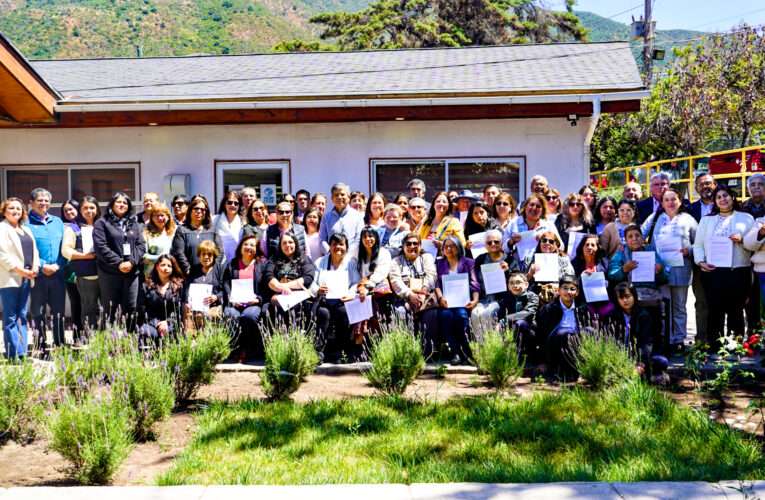 Fondos Concursables 2025: ganadores de Cenizas Cabildo firman convenio y reciben primera remesa