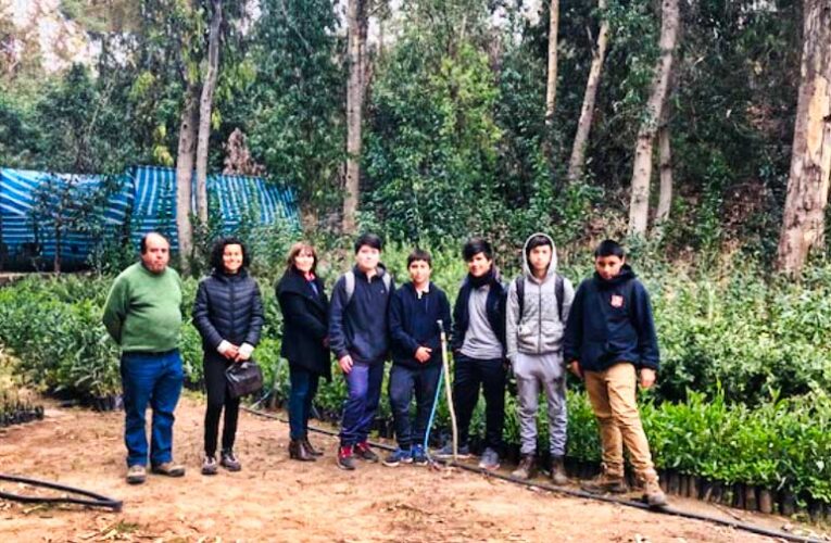 Estudiantes de Cabildo Visitan Vivero y Tranque Forestado