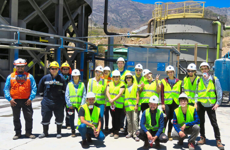 Alumnos de U. de Chile visitan Depósito en Pasta de Cabildo para aprender sobre Innovación Minera.