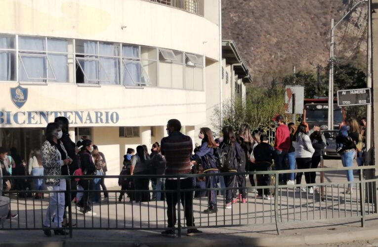Tras dos años de clases online: Estudiantes de escuelas y colegios de Cabildo retornaron este 2 de marzo
