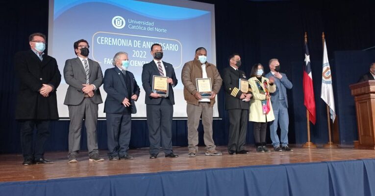 Acuymin y Sindicato de Pescadores de Caleta Cifuncho recibieron reconocimiento por su destacado aporte al quehacer universitario y estudiantil.