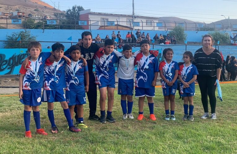 Área de Comunidades Faena Cabildo aportó con copas y medallas para campeonato de fútbol cadetes de Bellavista