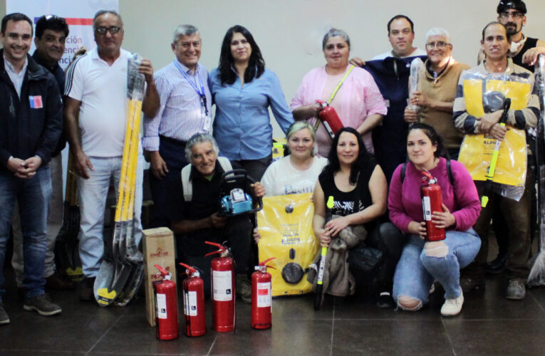 MLC Cabildo aporta equipamiento para Brigada Contra Incendios de Huaquén