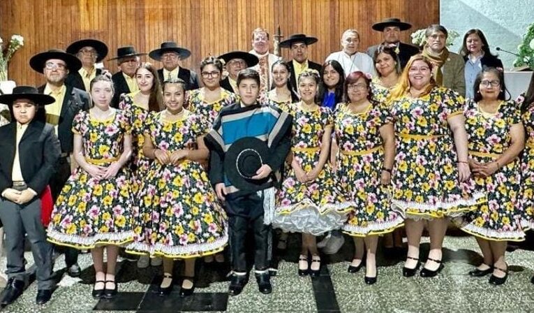 Grupo Folclórico Las Cenizas celebró 24 años con Misa a la Chilena